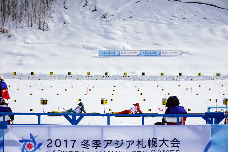 ライフル射撃風景